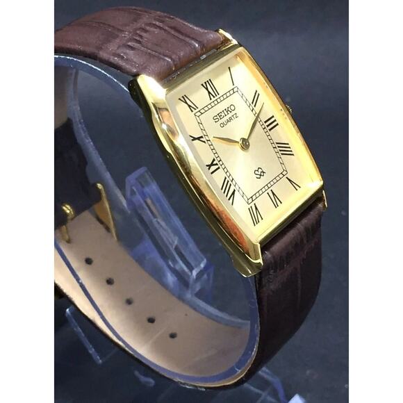 Vintage Style Seiko Quartz Mens Gold Watch & Black accents W/ Leather Strap - Picture 5 of 6